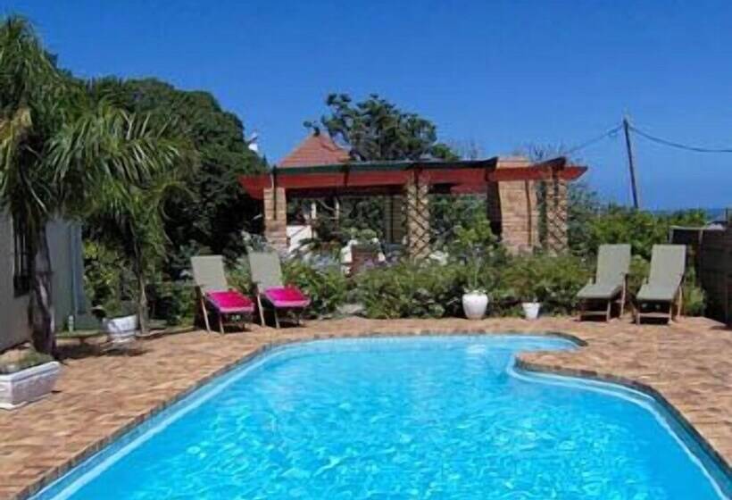 تختخواب و صبحانه Milkwood Lodge