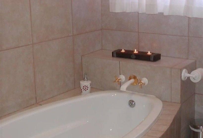 تختخواب و صبحانه Milkwood Lodge