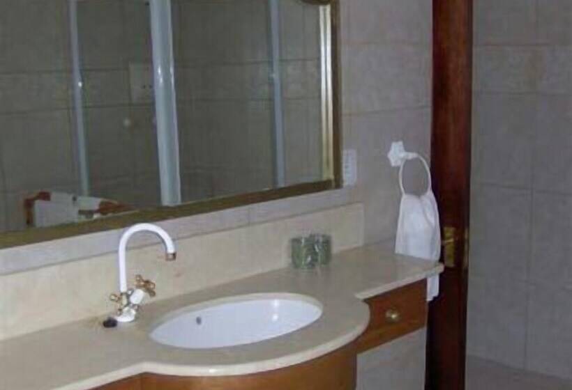 تختخواب و صبحانه Milkwood Lodge