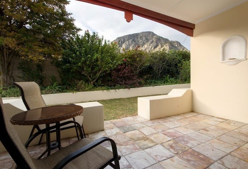 تختخواب و صبحانه Milkwood Lodge