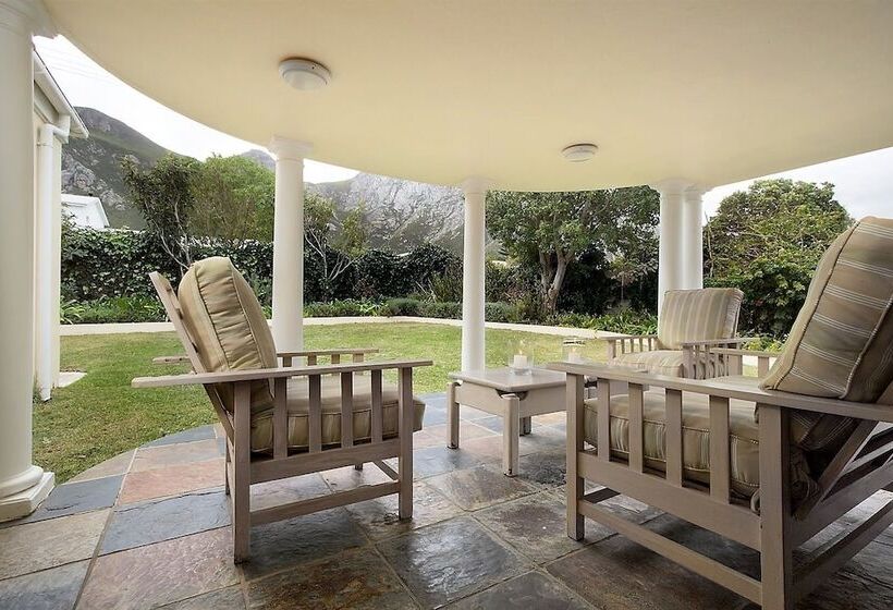 تختخواب و صبحانه Milkwood Lodge