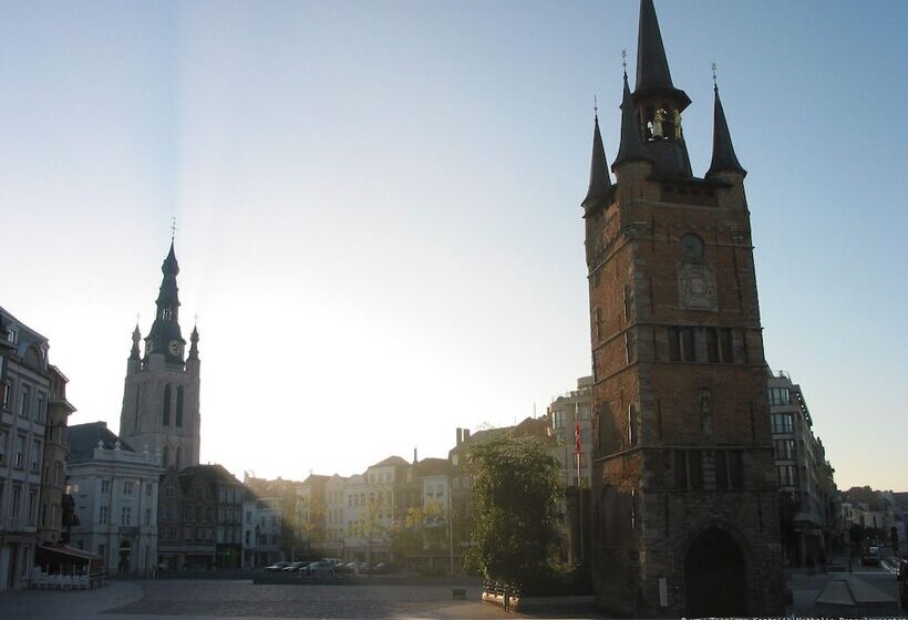 호텔 Restaurant Brasserie Feestzaal Ahoi, Kortrijk