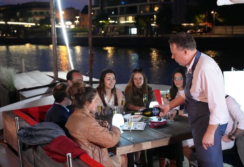호텔 Restaurant Brasserie Feestzaal Ahoi, Kortrijk