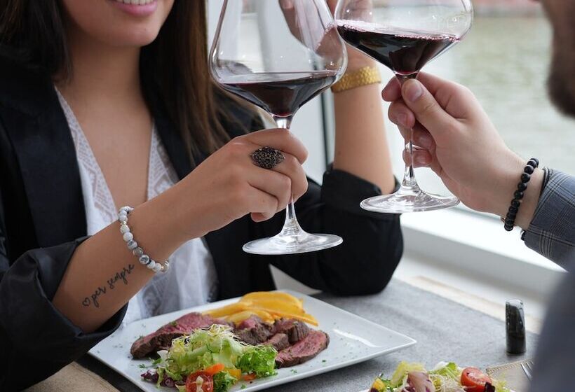 호텔 Restaurant Brasserie Feestzaal Ahoi, Kortrijk