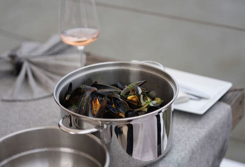 호텔 Restaurant Brasserie Feestzaal Ahoi, Kortrijk