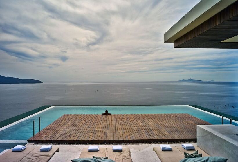 هتل A La Carte Da Nang Beach
