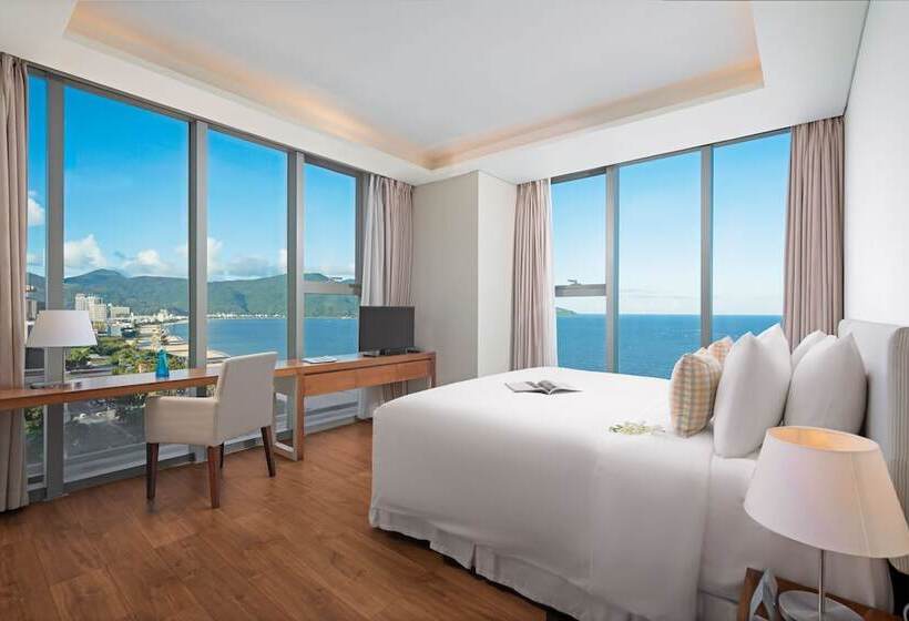 هتل A La Carte Da Nang Beach