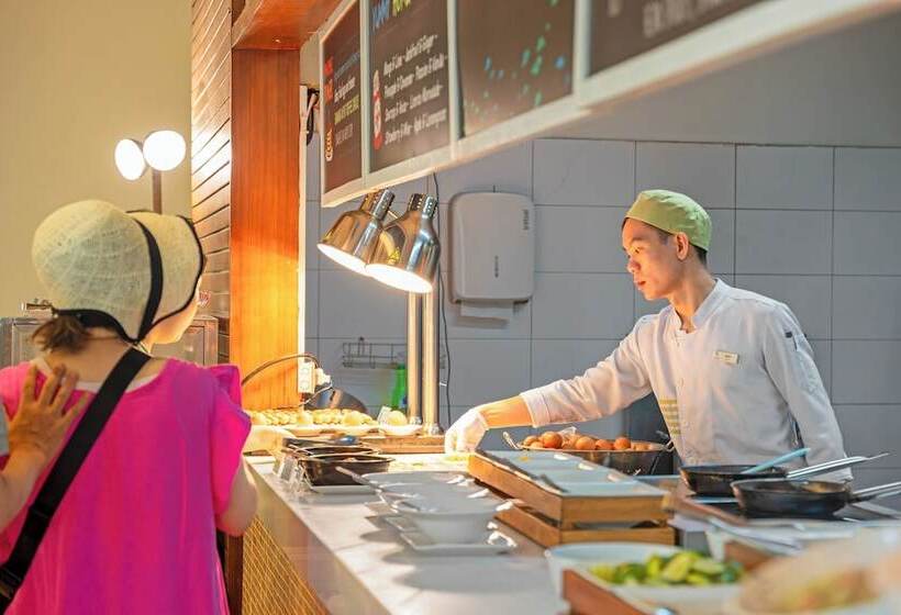 هتل A La Carte Da Nang Beach