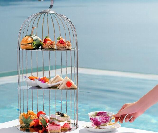 هتل A La Carte Da Nang Beach