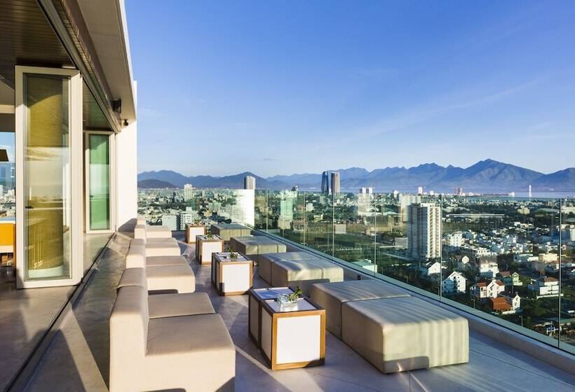 هتل A La Carte Da Nang Beach