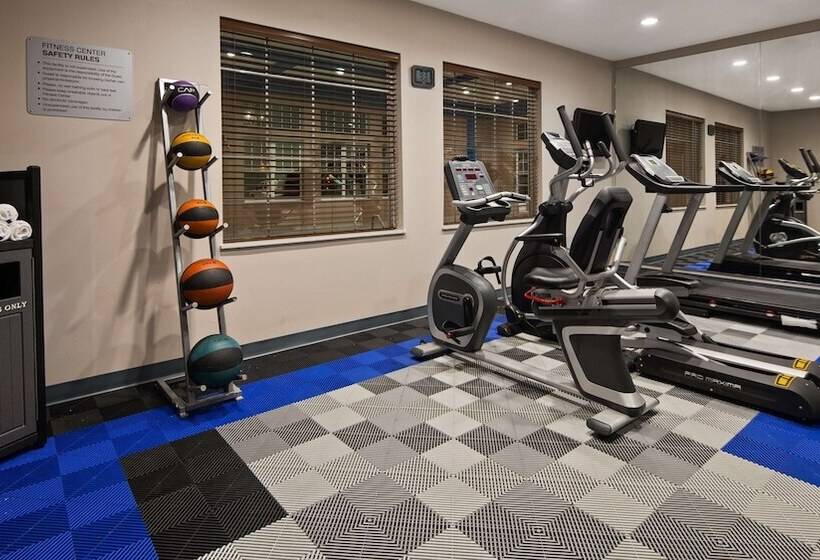 בית מלון כפרי Best Western Plus Inn Of Muskogee