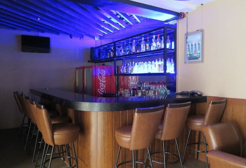 هتل Circle Inn  Iloilo City Center