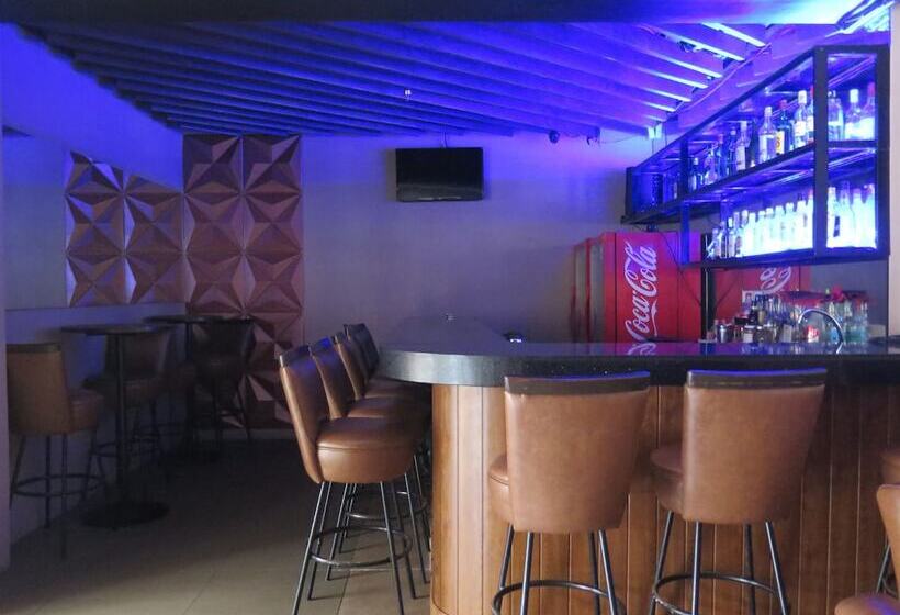 هتل Circle Inn  Iloilo City Center