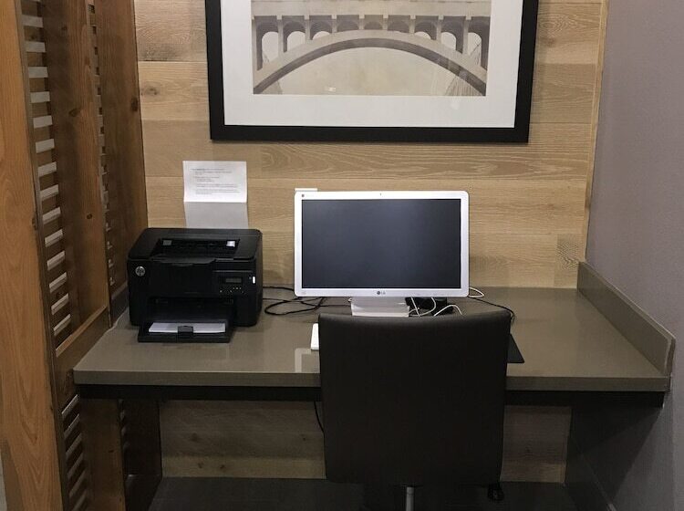 فندق Comfort Inn & Suites