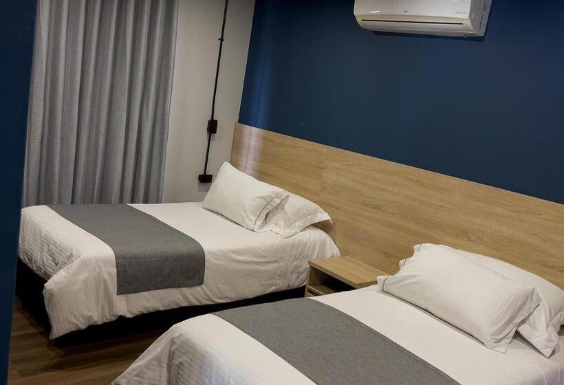 בית מלון כפרי D  Leon