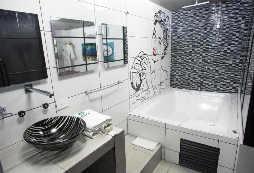 בית מלון כפרי D  Leon