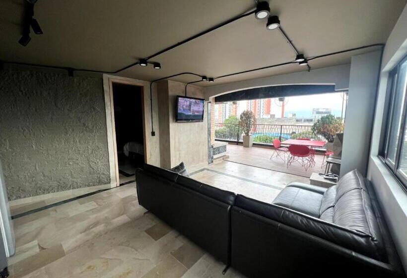 בית מלון כפרי D  Leon