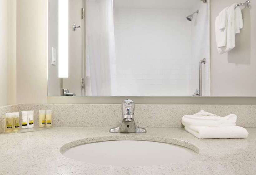 فندق Days Inn & Suites By Wyndham Lindsay