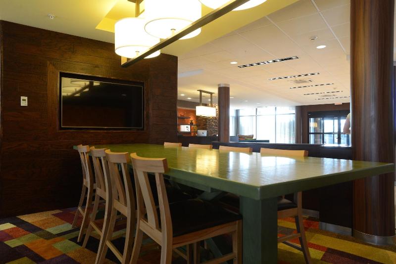 Отель Fairfield Inn & Suites By Marriott Bowling Green