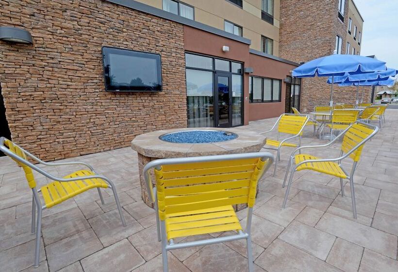 Отель Fairfield Inn & Suites By Marriott Bowling Green