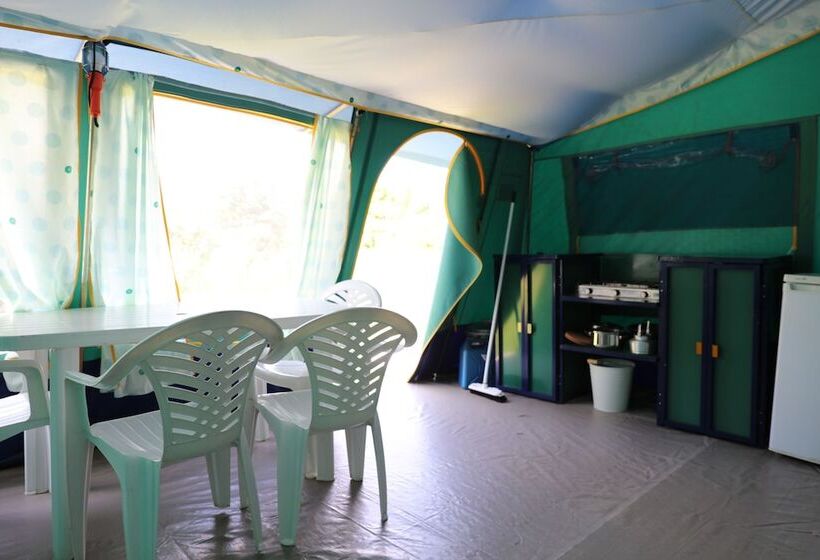 בית מלון כפרי First Camp Ajstrup Strand