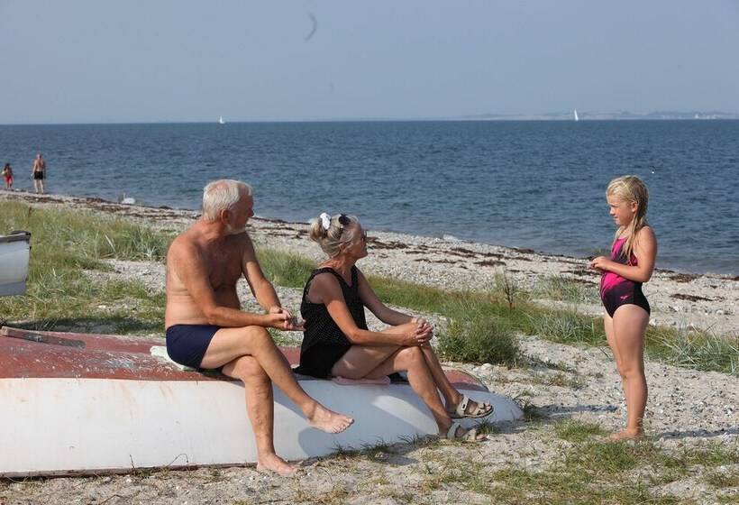 בית מלון כפרי First Camp Ajstrup Strand