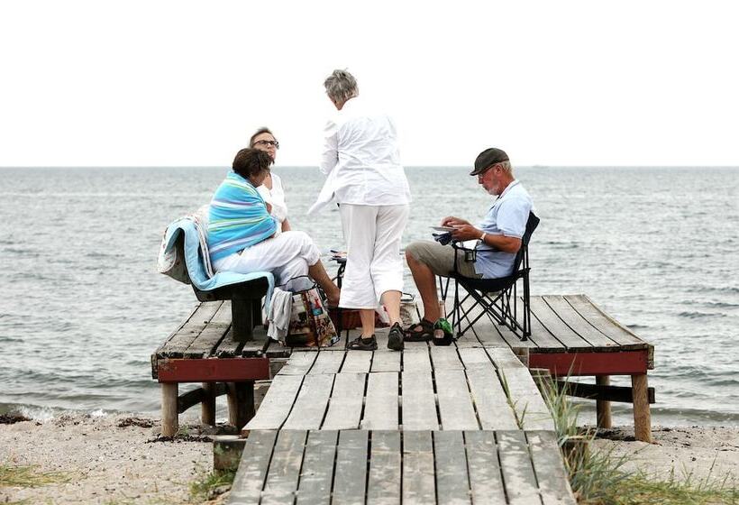 בית מלון כפרי First Camp Ajstrup Strand