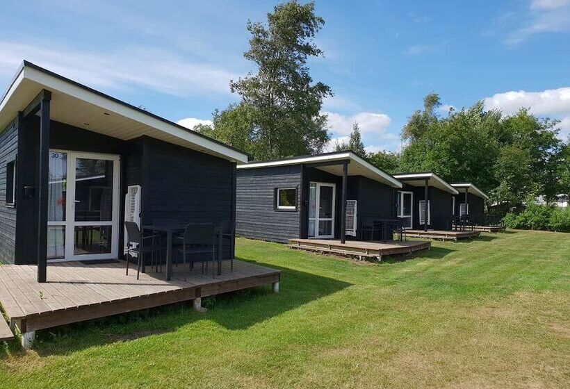 בית מלון כפרי First Camp Ajstrup Strand