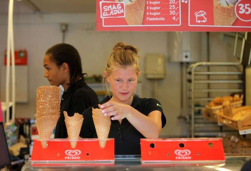 בית מלון כפרי First Camp Ajstrup Strand