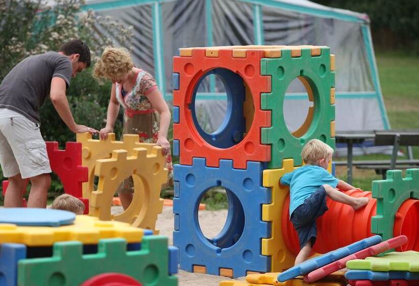 בית מלון כפרי First Camp Ajstrup Strand