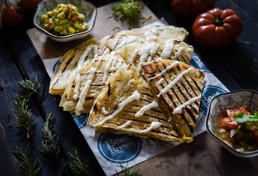 בית מלון כפרי Four Points By Sheraton Bali, Kuta