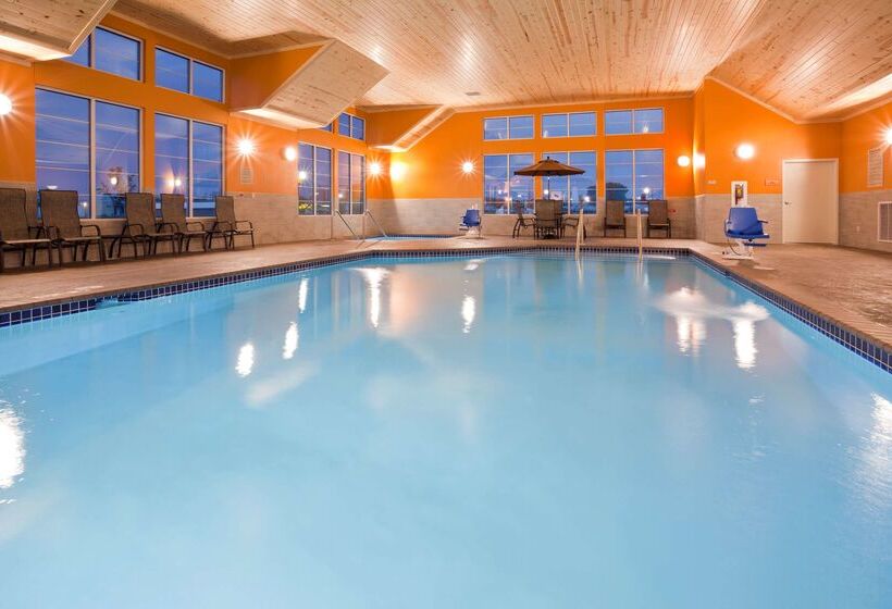 Grandstay Hotel & Suites   Morris