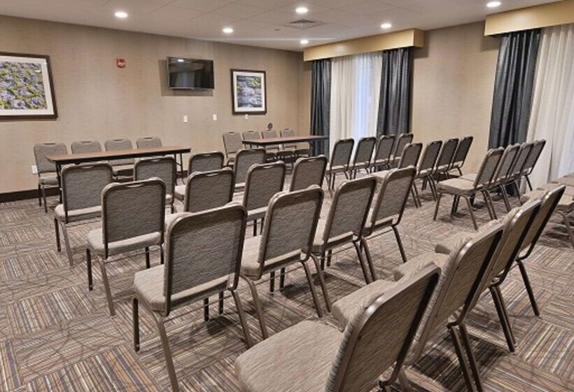 فندق Hampton Inn & Suites Chippewa Falls