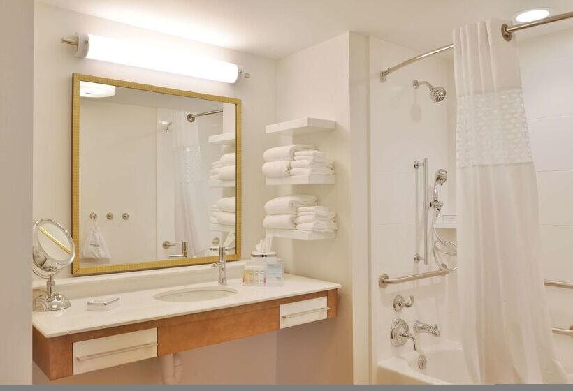 فندق Hampton Inn & Suites Chippewa Falls