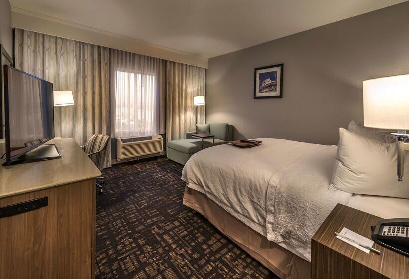 هتل Hampton Inn & Suites Reno West