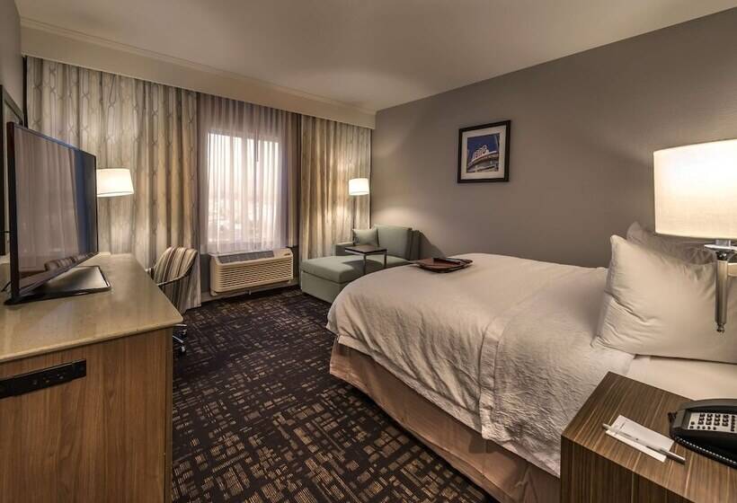 هتل Hampton Inn & Suites Reno West