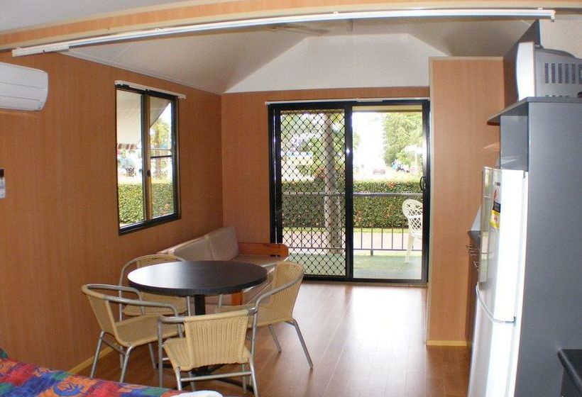 בית מלון כפרי Mission Beach Hideaway Holiday Village