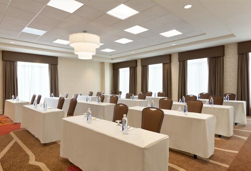 Отель Hilton Garden Inn Boston Logan Airport