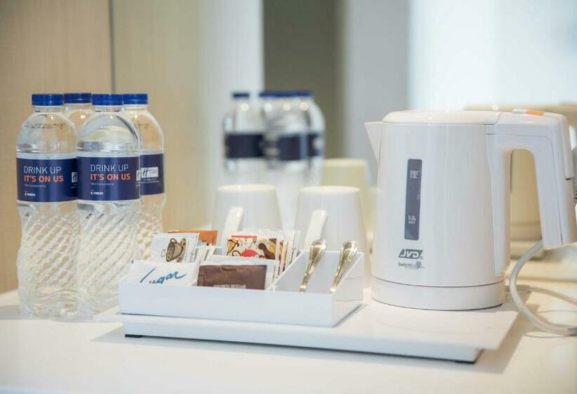 هتل Holiday Inn Express Jakarta International Expo, An Ihg