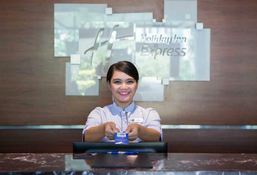 ホテル Holiday Inn Express Jakarta International Expo, An Ihg