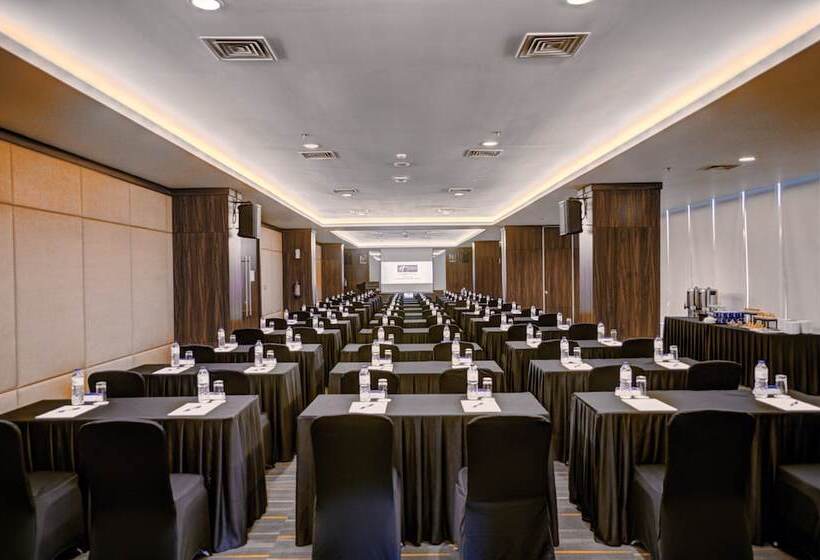 ホテル Holiday Inn Express Jakarta International Expo, An Ihg