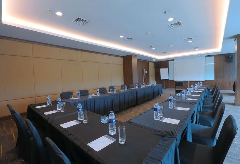 هتل Holiday Inn Express Jakarta International Expo, An Ihg