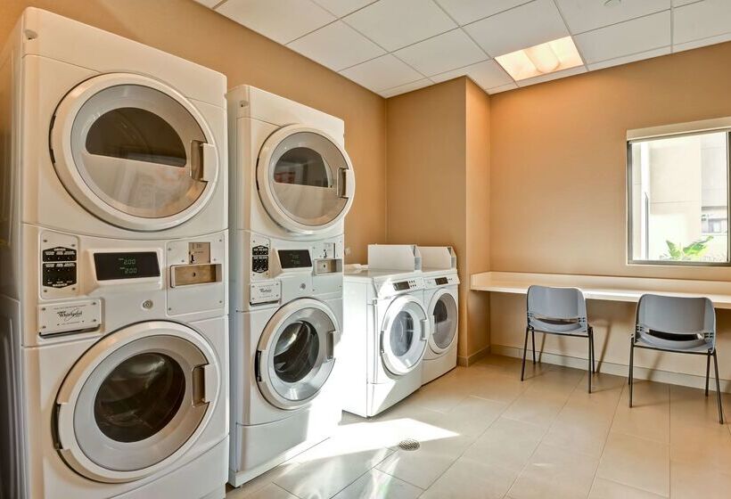 בית מלון כפרי Homewood Suites By Hilton Anaheim Resort – Convention Center