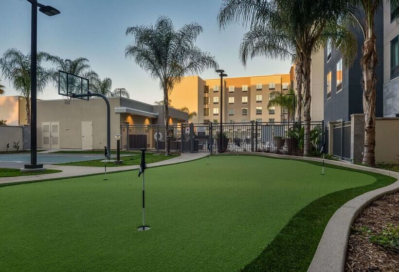 בית מלון כפרי Homewood Suites By Hilton Anaheim Resort – Convention Center