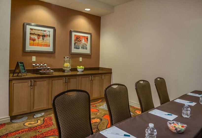 בית מלון כפרי Homewood Suites By Hilton Anaheim Resort – Convention Center