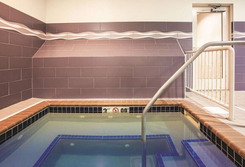 Отель La Quinta By Wyndham Duluth