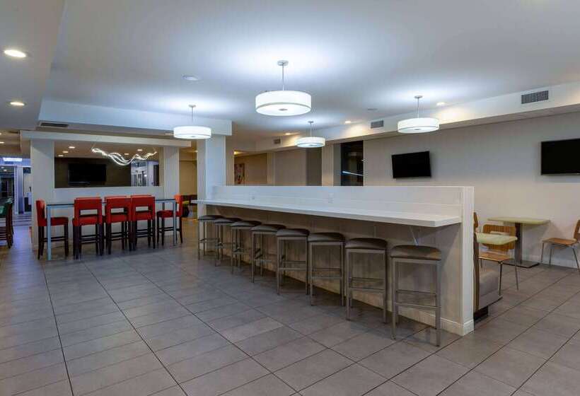 فندق La Quinta Inn & Suites By Wyndham Tulsa Downtown   Route 66