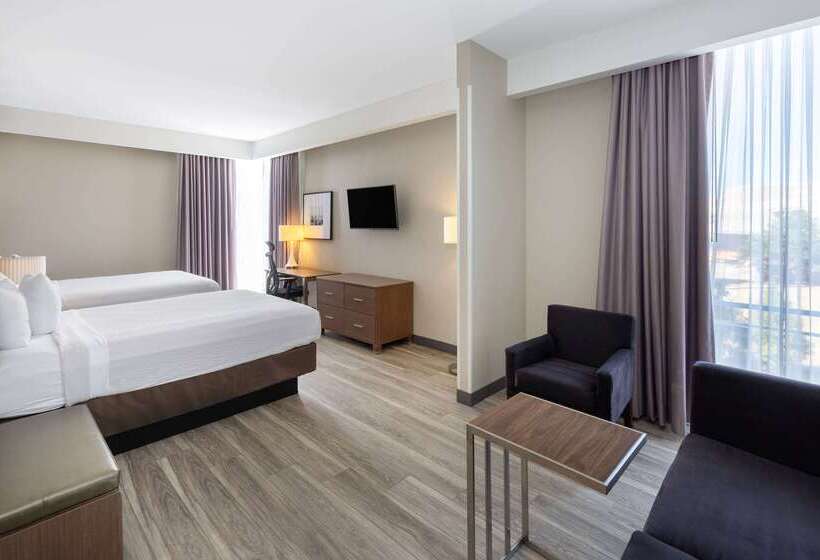 בית מלון כפרי La Quinta Inn & Suites By Wyndham Tulsa Downtown   Route 66