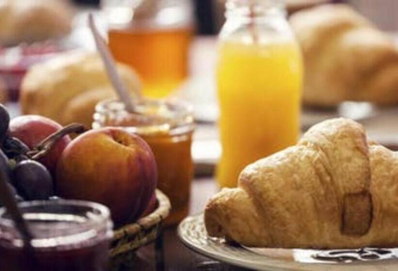 Отель La Voile Rouge