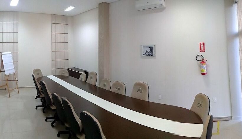 هتل Maestro Executive Toledo